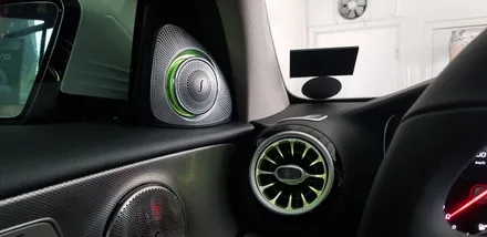 벤츠 E300 W213 부메스터st 전동트위터 장착 작업 + LED 송풍구 대구 벤츠 튜닝 전문점 씨앤디 인터내셔널 E시리즈 2018 엠비언트 실내 튜닝
