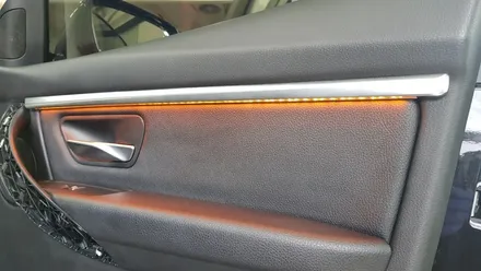 BMW 3시리즈 F30 320d 도어 엠비언트 실버몰딩 시공 작업 대구 씨앤디인터내셔널 BMW튜닝 전문점 실내엠비언트 장착 실내튜닝 수입차튜닝 전문 대구남구씨앤디