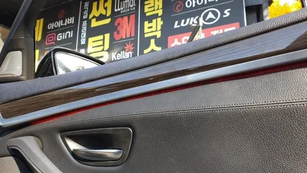 BMW F10 528i 레드 엠비언트 작업 실내엠비언트 실내무드등 도어라이트 분위기 좋은 LED 실내라이트 5시리즈 튜닝 대구 수입차 정비 수리 전문점 대명동 씨앤디인터내셔널