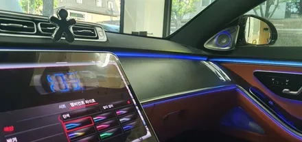 벤츠 S450 W223 4MATIC 22년식 리어 모니터, 부메스터 시공 작업 신형 S클래스 전동트위터 스피커 장착 대구 벤츠튜닝 수입차튜닝 전문 씨앤디