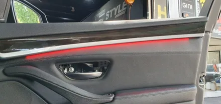 BMW 5시리즈 F10 528i 레드 엠비언트 장착 작업 BMW528i 순정형 엠비언트 F10 실내 무드등 감성UP 튜닝UP LED 레드단색엠비언트 시공 후기 대구 씨앤디인터내셔널