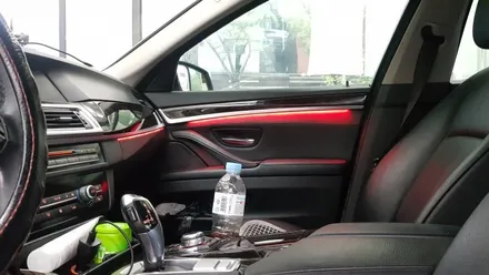 BMW F10 520d 도어 엠비언트 레드 장착 및 스타트 버튼 교체 작업 실내 무드등 LED레드 시동버튼 버튼 까짐 현상 1:1교체 BMW전문점 튜닝 장착점 대구씨앤디인터내셔널