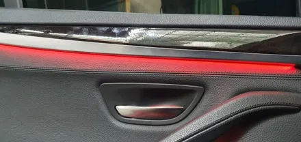 BMW 520d f10 레드 엠비언트 시공 후기, 레드단색 수입차 정비 수리 튜닝 전문점 실내엠비언트 실내무드등 도어라이트 4도어 대명동 씨앤디인터내셔널