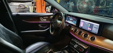 벤츠 E클래스 W213 E220d 17년식 부메스터 전동트위터 장착 작업 대구 벤츠엠비언트 1열 3D부메스터 트위터 스피커 시공 후기 순정 연동 무드등 삼각스피커 씨앤디인터내셔널