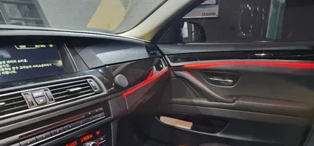 : BMW 528i 단색 가변 엠비언트 레드 라이트 시공 작업 : 단색 + 3색 다양한 색상 만나보세요 ✨ : 대구대명동 차량튜닝 예약후방문 : 자동차의 모든것 대구씨앤디인터내셔널