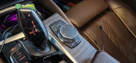 BMW G30 520d 회오리트위터세트+크리스탈기어봉 작업 5시리즈 BMW520d 럭셔리 19년식 바워스앤윌킨스st G30 LED회오리스피커 LED미드레인지커버 미드스피커 씨앤디