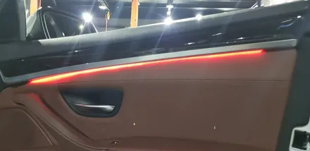BMW 520d 엠비언트 라이트 실내 LED 무드등 레드 시공 작업
