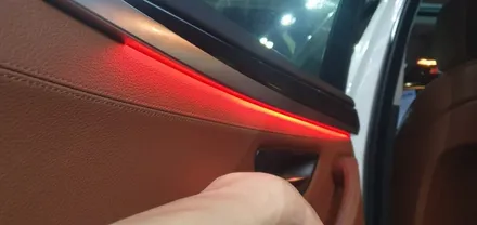 BMW F10 528i 레드 엠비언트 도어 엠비언트라이트 실내 무드등 단색 순정형 5시리즈 4도어 엠비언트장착 작업 비노출 매립 실내튜닝 대구 BMW튜닝 전문점 씨앤디인터내셔널