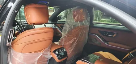 대구 벤츠 W223 S클래스 S450 (22년식) 넉넉한 사이즈의 화면과 HD고화질의 리어모니터 시공과 더불어 부메스터와 엑티브 엠비언트 장착 대구엠비언트 대구카센터 대구씨앤디