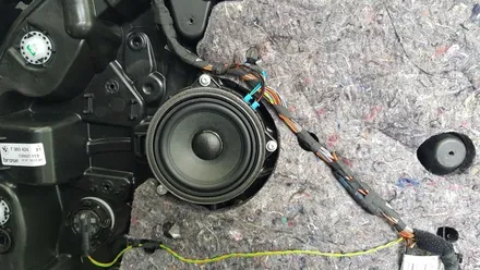 BMW 회오리트위터 G30 5시리즈 21년식 520i LED미드스피커 커버 바워스스타일 회오리트위터 G30수리 G30튜닝 대구 수입차전문점 씨앤디 인터내셔널 실내감성업 차무드등