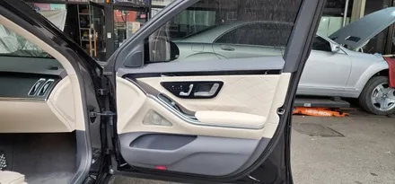 [C&D인터내셔널] 벤츠 S클래스 W223 S450 23년식/ 엠비언트라이트로 실내 분위기를 은은하게! 4D 부메스터 스피커/ 액티브 엠비언트/ 미드커버 엠비언트/ 피아노 라커트림