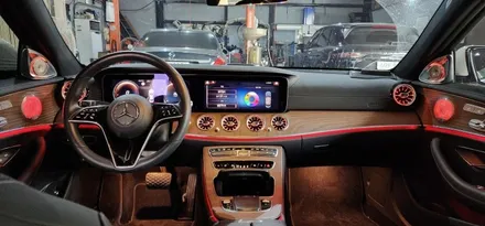 벤츠 W213 E250 22년식 LED송풍구 엠비언트 1열 2열, 4D부메스터 트위터, LED미드스피커커버 장착 튜닝작업 BENZ E클래스 실내 무드등 대구수입차튜닝 앞산 씨앤디