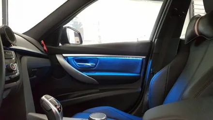 BMW 3시리즈 F30 320d 도어 엠비언트 실버몰딩 시공 작업 대구 씨앤디인터내셔널 BMW튜닝 전문점 실내엠비언트 장착 실내튜닝 수입차튜닝 전문 대구남구씨앤디