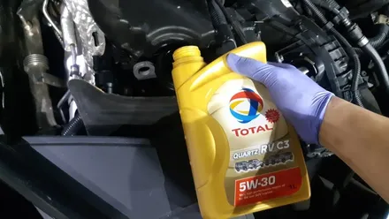 BMW G30 520d 회오리트위터, 미드커버, 미드스피커 교체 장착 작업 바워스ST 엠비언트 무드등 BMW튜닝 대구 씨앤디인터내셔널 5시리즈 17년식 엔진오일교환 작업