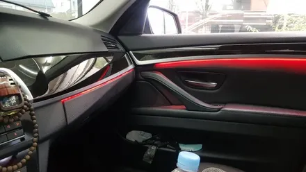 BMW F10 520d 도어 엠비언트 레드 장착 및 스타트 버튼 교체 작업 실내 무드등 LED레드 시동버튼 버튼 까짐 현상 1:1교체 BMW전문점 튜닝 장착점 대구씨앤디인터내셔널