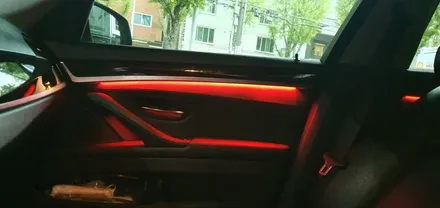 BMW 520d f10 레드 엠비언트 시공 후기, 레드단색 수입차 정비 수리 튜닝 전문점 실내엠비언트 실내무드등 도어라이트 4도어 대명동 씨앤디인터내셔널