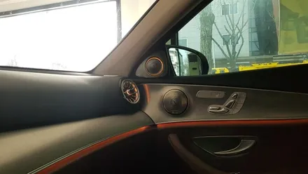 벤츠 E300 부메스터ST 전동트위터 및 송풍구 엠비언트 시공 E클래스 W213 부메스터스피커 엠비언트 LED 터빈 송풍구 실내 튜닝 3D 전동 트위터 장착 작업 대구 튜닝 씨앤디