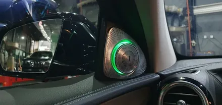 벤츠 E클래스 W213 E220d 17년식 부메스터 전동트위터 장착 작업 대구 벤츠엠비언트 1열 3D부메스터 트위터 스피커 시공 후기 순정 연동 무드등 삼각스피커 씨앤디인터내셔널