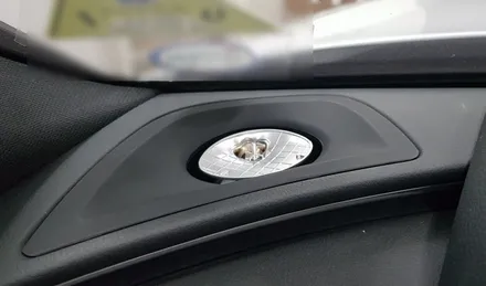 아우디 A6 전동트위터 장착 작업 대구 아우디 실내 튜닝 시공 트위터 스피커 64색 뱅앤올룹슨 스타일 트위터 무빙 트위터 스피커 튜닝 씨앤디 인터내셔널 AUDI 스피커교체 무드등