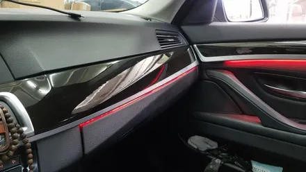 BMW F10 520d 도어 엠비언트 레드 장착 및 스타트 버튼 교체 작업 실내 무드등 LED레드 시동버튼 버튼 까짐 현상 1:1교체 BMW전문점 튜닝 장착점 대구씨앤디인터내셔널
