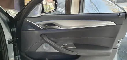 BMW 520d 18년식 회오리트위터, 미드커버, 미드스피커 교체 장착 작업 바워스ST 엠비언트 무드등 BMW튜닝 대구 씨앤디인터내셔널