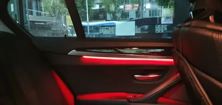 BMW 520d f10 레드 엠비언트 시공 후기, 레드단색 수입차 정비 수리 튜닝 전문점 실내엠비언트 실내무드등 도어라이트 4도어 대명동 씨앤디인터내셔널