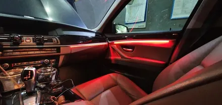 BMW F10 520d 레드 엠비언트 시공 작업 후기, 수입차 튜닝 수리 정비 전문점 4도어 도어라이트 작업 대구 bmw 전문점 대명동 씨앤디인터내셔널