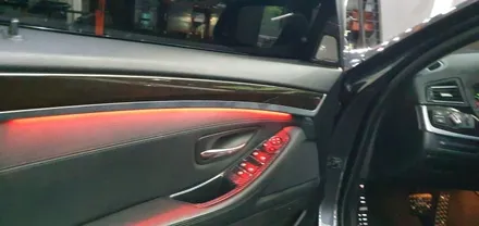BMW 5시리즈 F10 528i 레드 엠비언트 장착 작업 BMW528i 순정형 엠비언트 F10 실내 무드등 감성UP 튜닝UP LED 레드단색엠비언트 시공 후기 대구 씨앤디인터내셔널