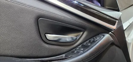 : BMW 528i 2색 가변 엠비언트 오렌지, 블루 라이트 시공 작업 : 내 차의 고급스러운 환골탈태는 무죄! BMW튜닝 : 대구대명동자동차정비 대구씨앤디인터내셔널 :