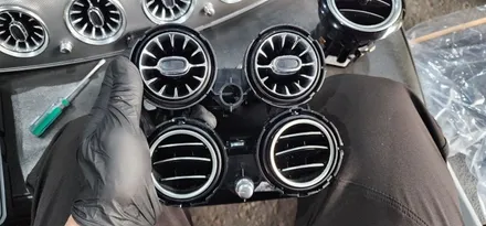 대구 벤츠 W213 E200 18년식 송풍구 엠비언트 1열 2열 장착 작업 BENZ E클래스 실내 LED 엠비언트 라이트 무드등 터빈디자인 튜닝업! 대구수입차정비 벤츠튜닝 씨앤디
