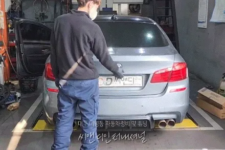 [대구씨앤디] 추운 겨울철 🥶 필수옵션 / 버튼하나로 해결 : BMW G30 520d 18년식 전동트렁크 및 열선핸들 시공 : BMW옵션 수입차용품 트렁크버튼이식 남구 대명동 :