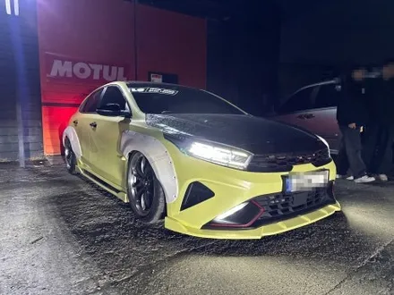 화성튜닝샵 기아 k3gt 유엔알 오버휀다 장착 일산튜닝샵 오버휀다 장착 유엔알포퍼먼스 k3gt 오버휀다 / 경기 화성