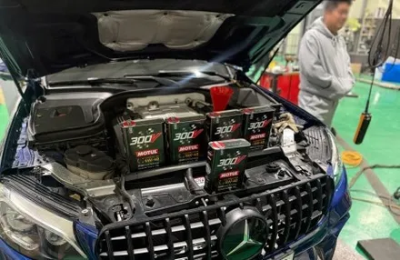 (화성튜닝샵)벤츠glc63 amg 모튤300v 엔진오일교환 에어크리너 교환 작업을 하였습니다. / 경기 화성
