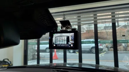 벤츠 14년식 E300(W212) 기존 순정블박탈착 파인뷰 LXQ600 블랙박스 32G장착 / 고양 덕양구 향동동