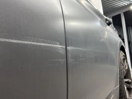 BMW M550d 랩핑제거 했더니 다시 새차가 되었다. 광주 랩핑 나인티게러지 / 광주 광산구 월전동