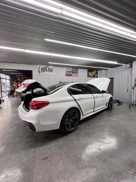 BMW M550d 랩핑제거 했더니 다시 새차가 되었다. 광주 랩핑 나인티게러지 / 광주 광산구 월전동
