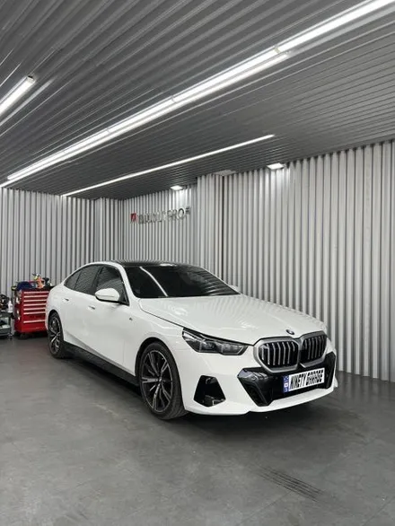 BMW 5시리즈 그릴랩핑+사이드미러 광주랩핑 전문가에게 / 광주 광산구 월전동