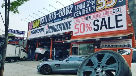 <18인치 휠 판매  건메탈 색상 > 적용 가능 차종 !! 그랜져 ,k7 ,k5 ,소나타 휠 pcd 114   허브 67.1mm 레드타이어호원점 / 의정부시 호원동