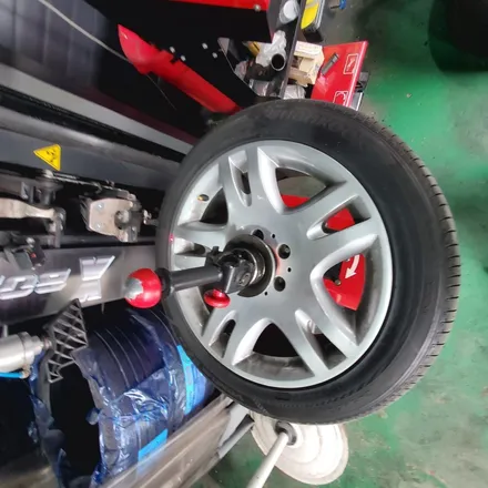 <자동차 휠 수리> 벤츠 E350  (W211) 17인치 휠 다이아몬드 커팅 휠 복원! /벤츠 휠 수리/ 벤츠 휠도 색 / E 350 휠도 색 / E300 휠 수리. 도봉 노원 강북 창동 번동 / 의정부시 호원동