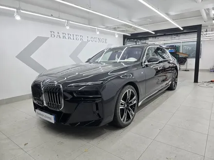 송파 강동 랩핑 BMW 7시리즈 듀오톤 옵션시공 하단부분만해도 이렇게나? / 서울 강동구 성내동
