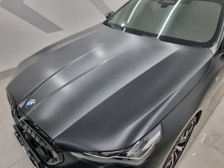 BMW 신형 5시리즈 고광택필름에 반무광? 시공후기! / 서울 강동구 성내동