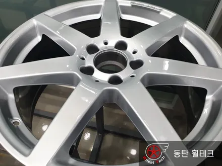 [휠수리복원][휠도색] 벤츠 C 클래스 AMG 18인치 순정 휠 하이퍼실버 휠도색 - 동탄 휠 전문점 휠테크 / 화성시 금곡동