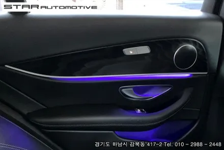 벤츠W213 E클래스 실내튜닝 부메스터 스피커 엠비언트 송풍구 풀 세트 및 엠비언트 선글라스케이스 장착
