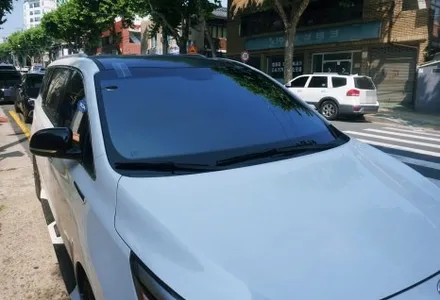 대구 경산 올뉴카니발 전면유리교체와 썬팅을 한번에 해결하기.