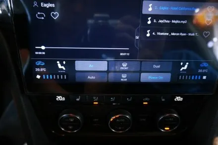 대구 폭스바겐 파사트 안드로이드올인원으로 카플레이. ahd후방카메라까지.