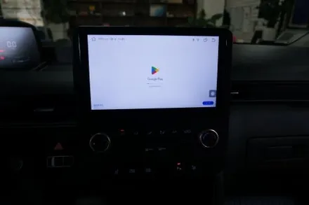 대구 스타리아 네비게이션 매립은 안드로이드올인원으로 후방은 ahd후방카메라.