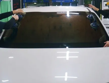 대구 경산 올뉴카니발 전면 유리교체 썬팅재시공은 켈란의 최고 프리미엄 반사필름으로.
