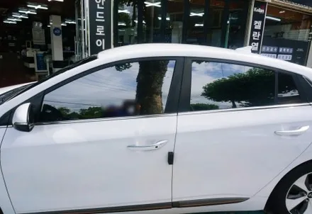 현대 아이오닉 전기차 썬팅 재시공은 켈란의 최고 프리미엄 반사필름으로 바꿔보세요.