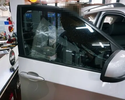 대구 경산 구형 BMW X5 썬팅 재시공은 켈란 최고 프리미엄 블랙PM필름으로
