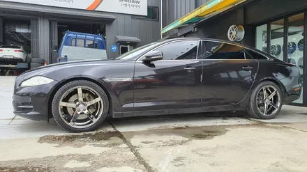 재규어 XJ 20인치 보센(VOSSEN) CV3 정품휠 블랙크롬 휠도색 휠복원 장착 / 파주시 장곡리